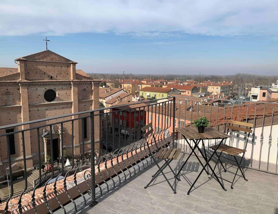 Апартаменты Mansarda Con Vista In Centro A Пьяченца Экстерьер фото